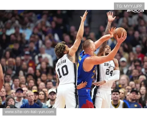 掘金约基奇空砍三双,穆雷脚踝扭伤为卫冕之路蒙上阴影 掘金约基奇空砍三双,穆雷脚踝扭伤为卫冕之路蒙上阴影